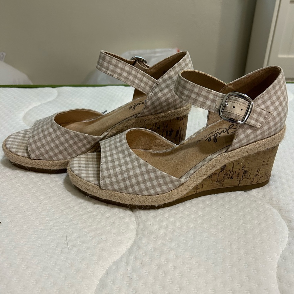 Stylish Gingham Wedge Sandals